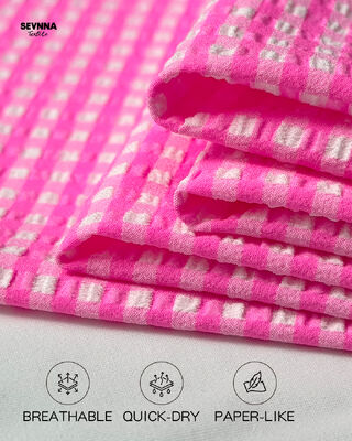 Recycelter Bademodenstoff mit 48 % Nylon, 46 % Polyester, 6 % Elasthan, 120-130 cm Breite und 170 g/m² Gewicht für nachhaltige Bademode